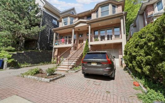 Townhouse located in Edgewater