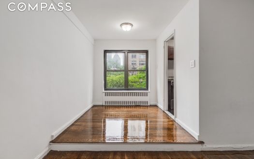 Family Home on Midtown Eastroodes.