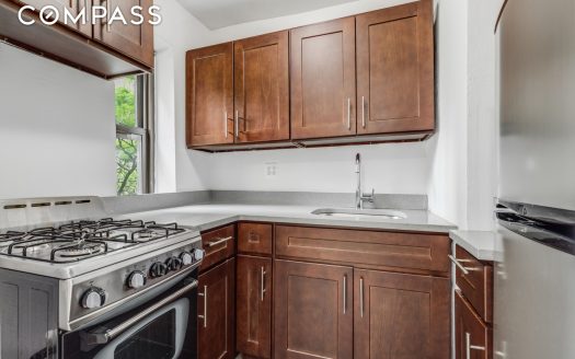 Family Home on Midtown Eastroodes.